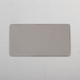 Schlanke dekorative Wandverkleidung: Doppelte leere Platte – Poliertes Nickel – auf weißem Hintergrund